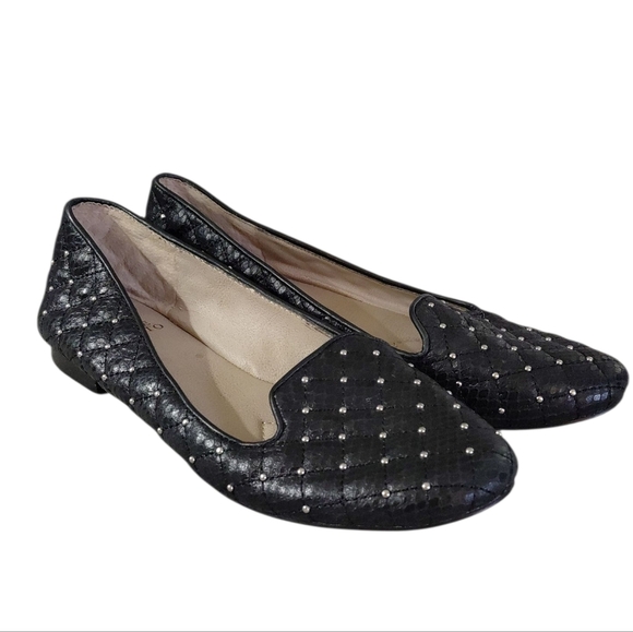 Vince Camuto Silver and Black Flats with Sleek Design - Picture 9 of 9